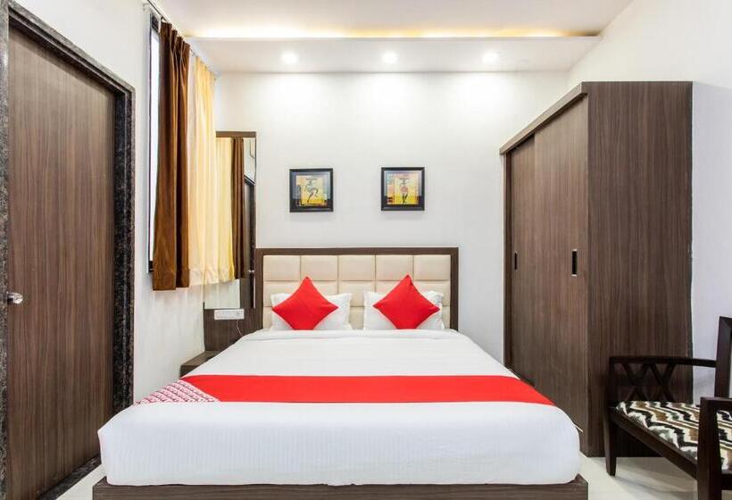 Quarto Triplo Clássico, Oyo 26880 Happy Home