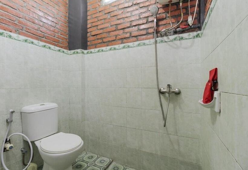 Номер Deluxe, Reddoorz Plus At Ampera Raya