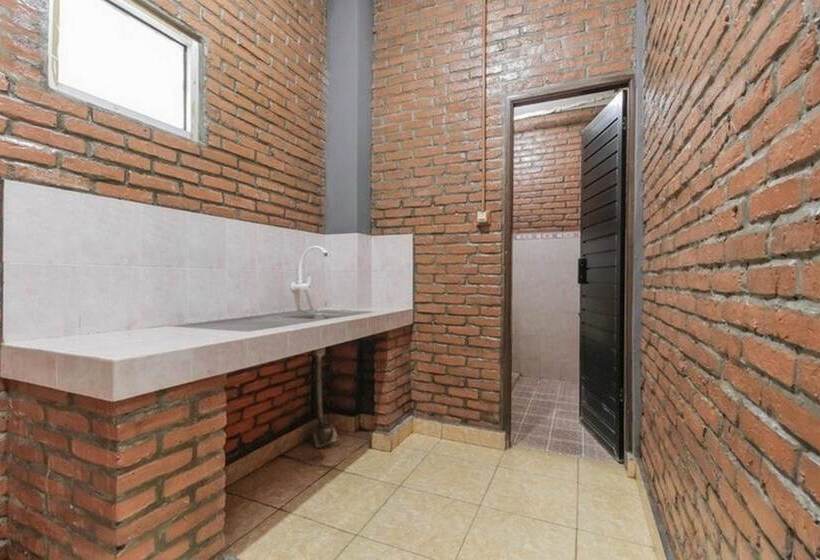 Номер Deluxe, Reddoorz Plus At Ampera Raya