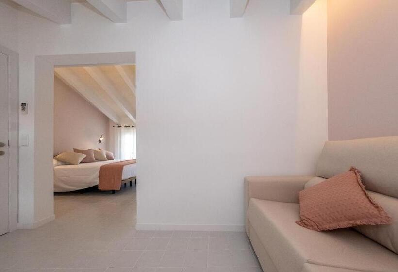 Family Suite, M  27