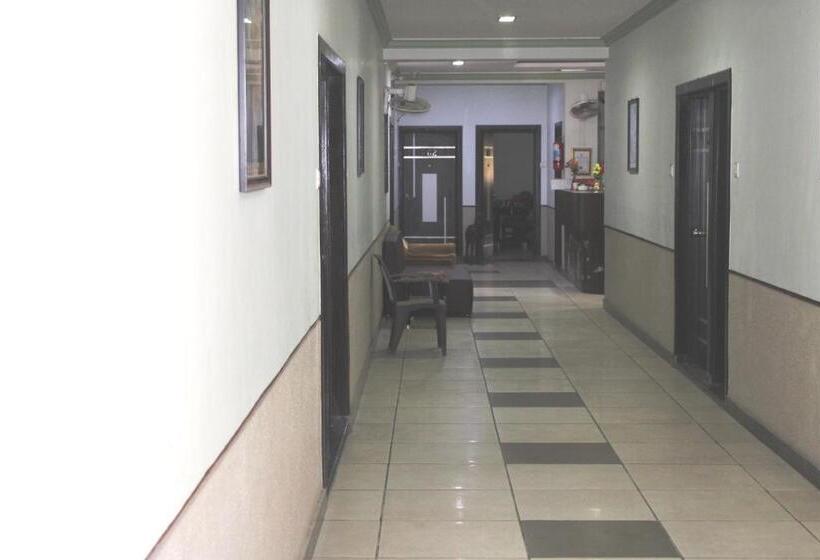 家庭间, P P Motel