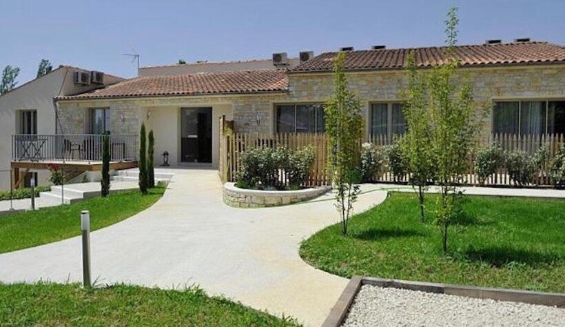 Apartamento 1 Dormitório com Sacada, Le Clos Des Thermes De Jonzac