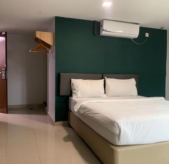 Люкс, Room V @ Jalan Megat