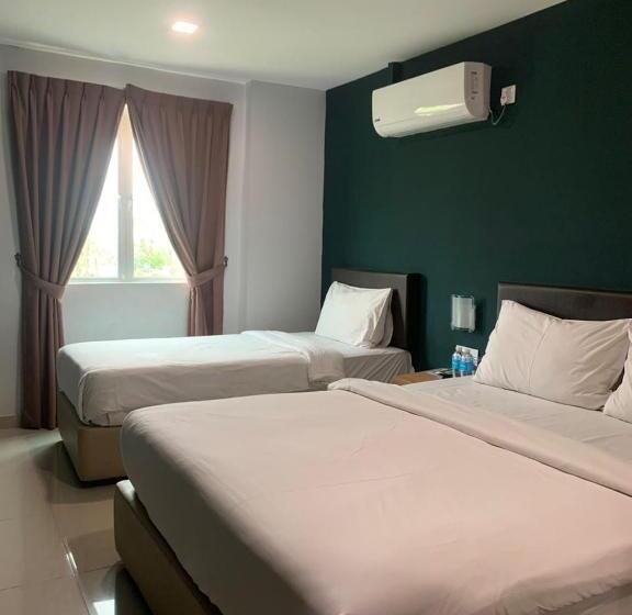 Трехместный Номер Deluxe, Room V @ Jalan Megat