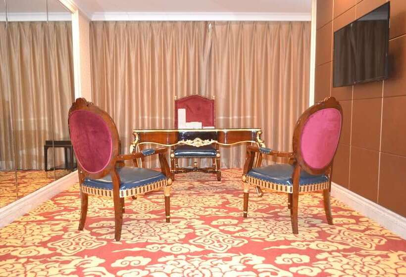 Suite Présidentielle 2 Chambres, Kaloum