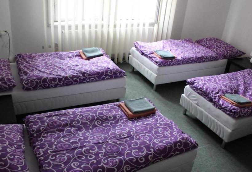اتاق چهار تخته با دستشویی مشترک, U Betty   Ostrava Centrum