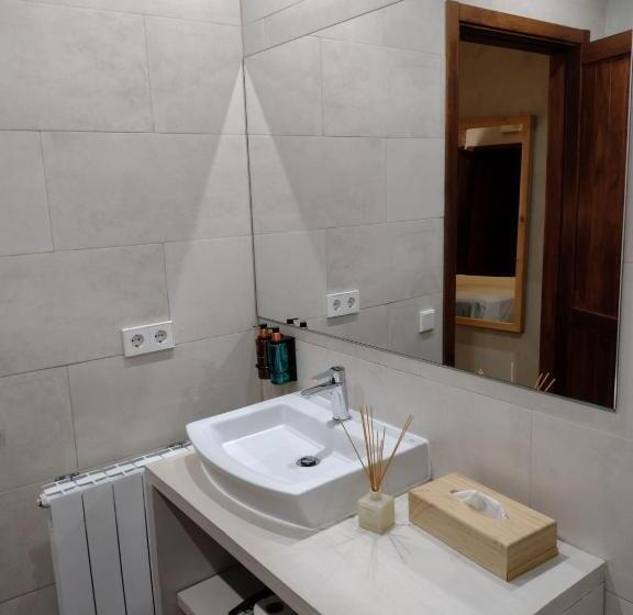 Номер Стандарт, Hostal De Bianya