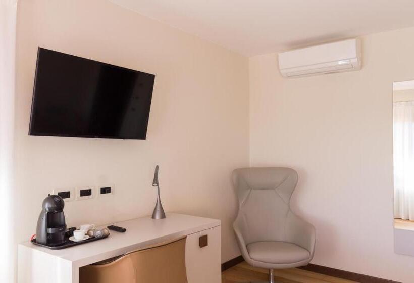 Полулюкс Повышенной Комфортности, Crystal Luxury House