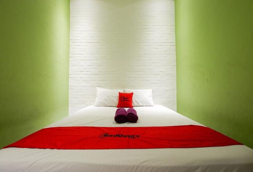 Номер Стандарт, Reddoorz Near Universitas Diponegoro 2