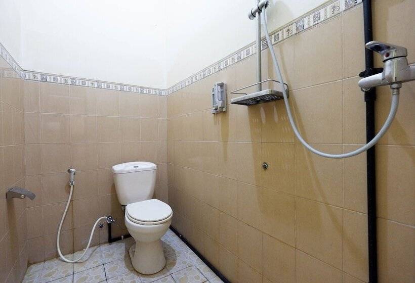 Номер Deluxe, Reddoorz Near Universitas Diponegoro 2