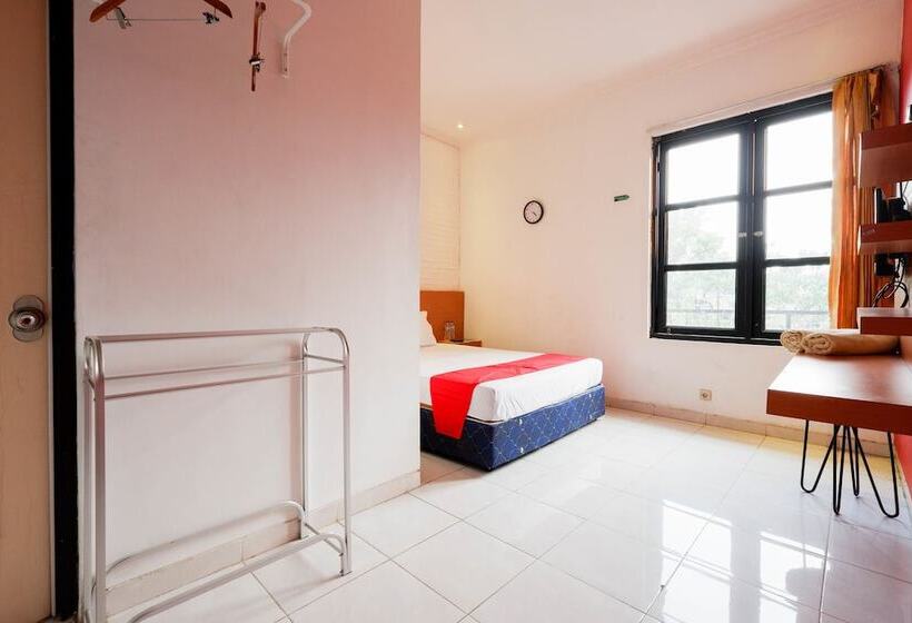 Номер Deluxe, Reddoorz Near Universitas Diponegoro 2
