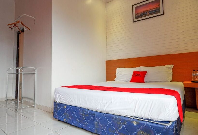 Номер Deluxe, Reddoorz Near Universitas Diponegoro 2
