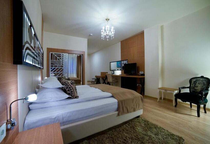 اتاق استاندارد یک نفره, Astoria