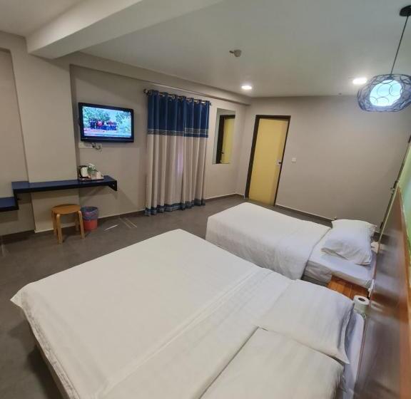 Quarto Triplo Deluxe, Bestari