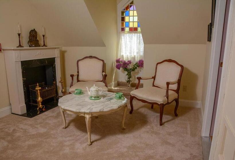 Люкс, The Towers Bed & Breakfast