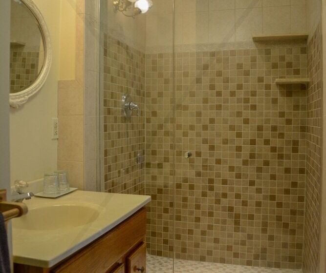 Люкс, The Towers Bed & Breakfast