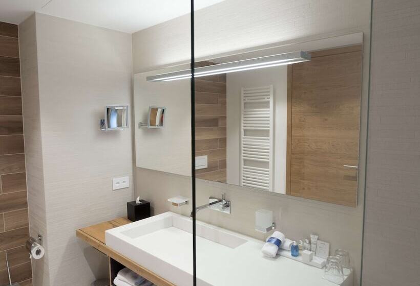 Люкс 3 Спальни, Radisson Blu Hotel Reussen, Andermatt