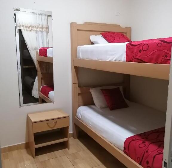 Четырехместный Номер Стандарт с Балконом, Hosteria B Y B