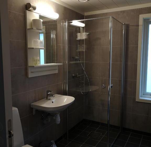 Семейный Номер, Dombåstun Motel
