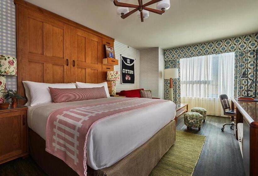Suite Familiare, Graduate By Hilton Bloomington
