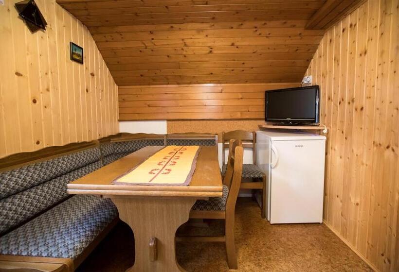 آپارتمان 1 خوابه با بالکن, Apartments Pri Urhu