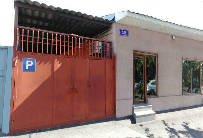 اتاق اجرایی سه نفره, Rest Guest House
