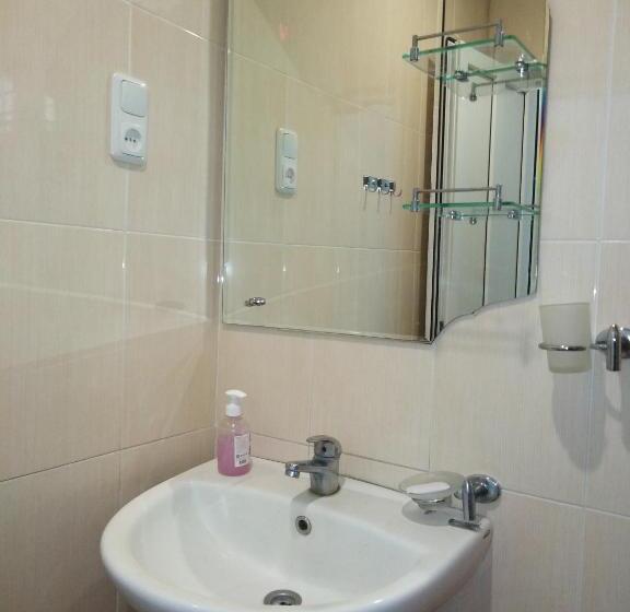 اتاق کلاسیک چهارنفره, Rest Guest House