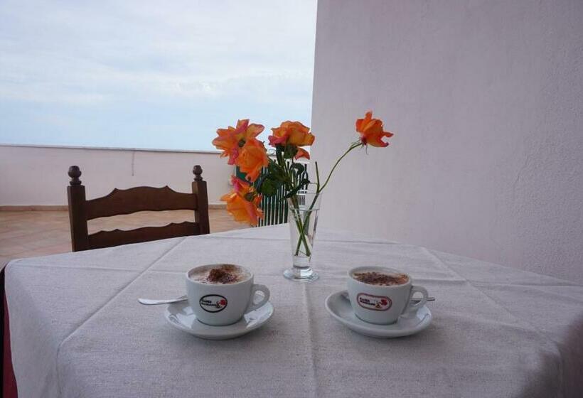 Standard Triple Room with Terrace, Villa Souvenir