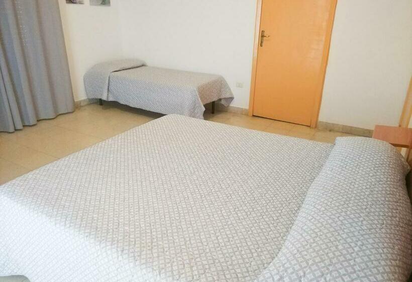 Standard Triple Room with Terrace, Villa Souvenir