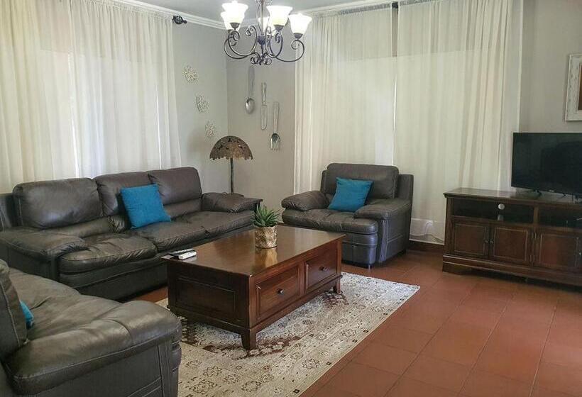 Апартаменты 1 Спальня Вид на Сад, Micasa Sucasa Guesthouse