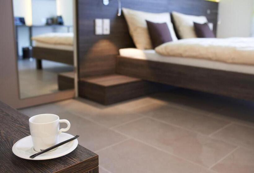 اتاق استاندارد, Eee Hotel Traun
