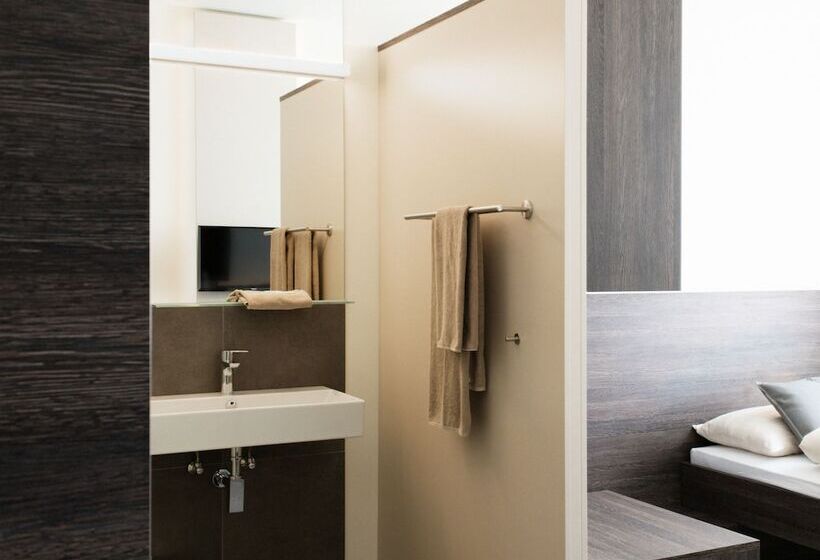 اتاق استاندارد یک نفره, Eee Hotel Traun