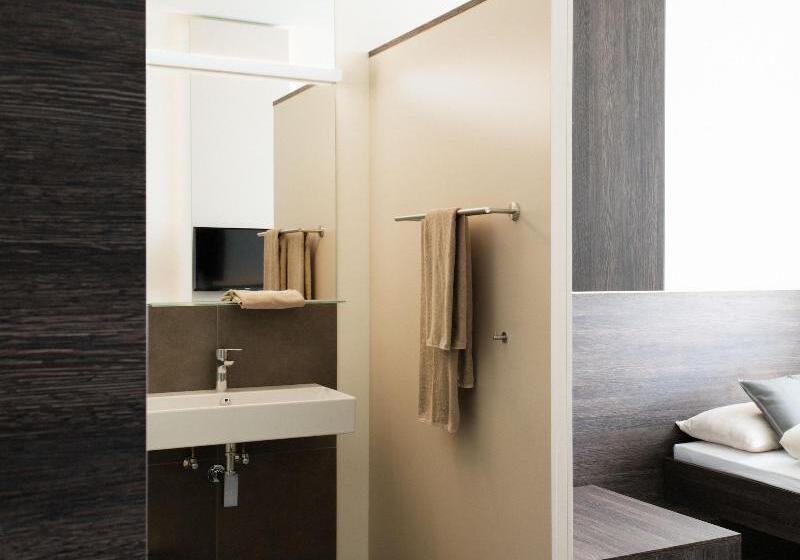اتاق استاندارد یک نفره, Eee Hotel Traun