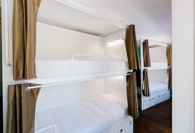 Кровать в Общей Комнате, Lisbon South Hostel