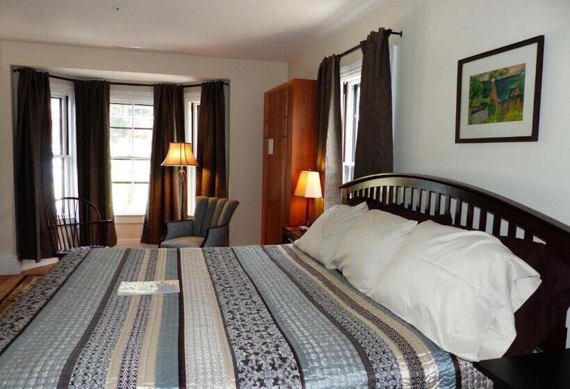 디럭스 트리플 룸, Davis Square Inn