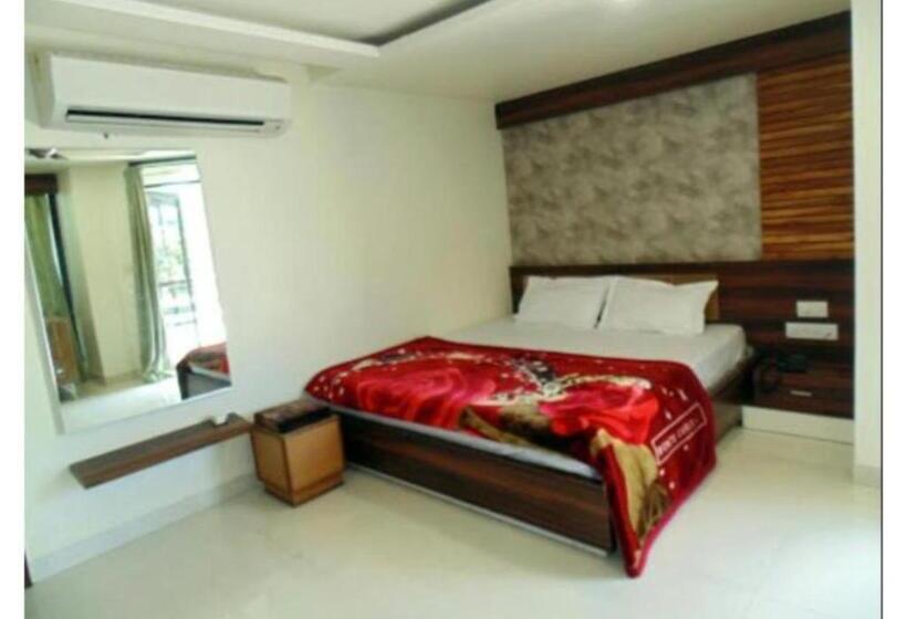 Стандартный Номер Кровать Кинг, Balcony Rooms Overlooking The Main Market