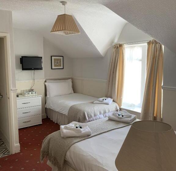 Семейный Номер, Seaclyffe Hotel Ltd