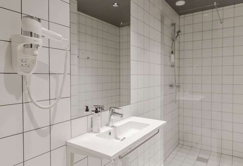 Номер Стандарт, Stockholm North By First Hotels
