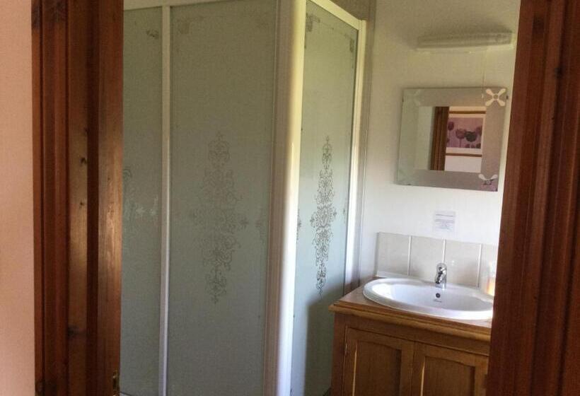 اتاق خانوادگی با چشم‌انداز دریا, Coombe House B&b