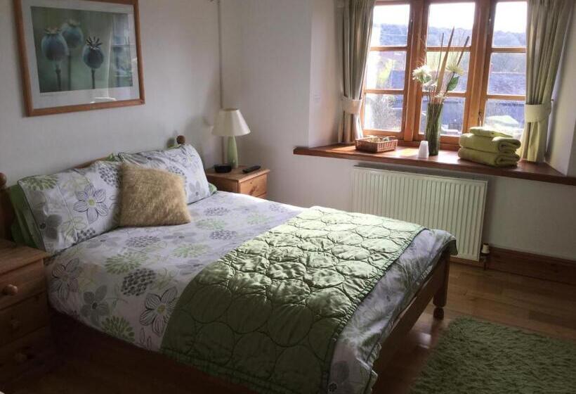 اتاق سه نفره دلوکس با چشم‌انداز دریا, Coombe House B&b