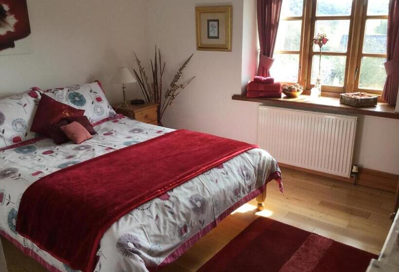 اتاق لوکس با چشم‌انداز دریا, Coombe House B&b