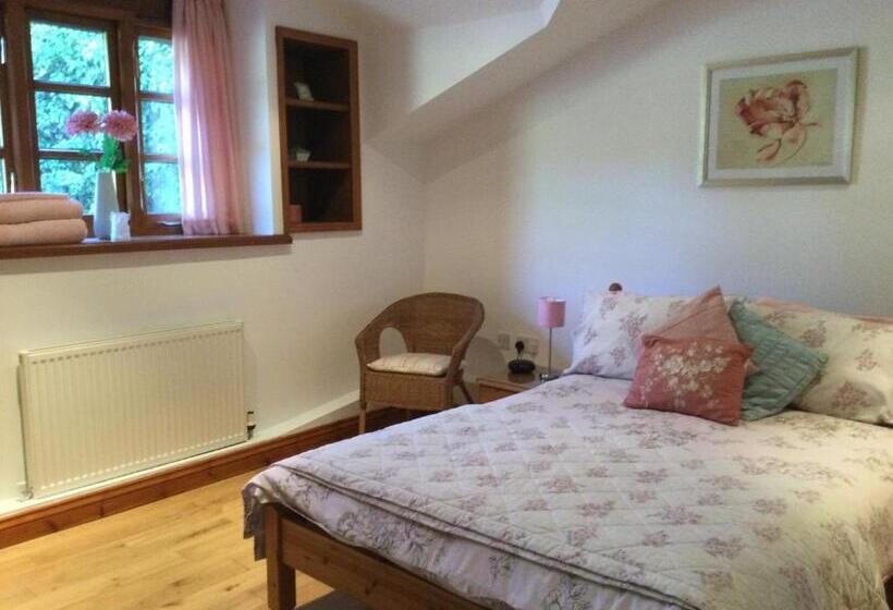 اتاق لوکس با چشم‌انداز باغ, Coombe House B&b