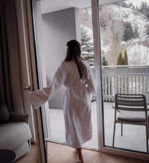 Family Suite, Anett