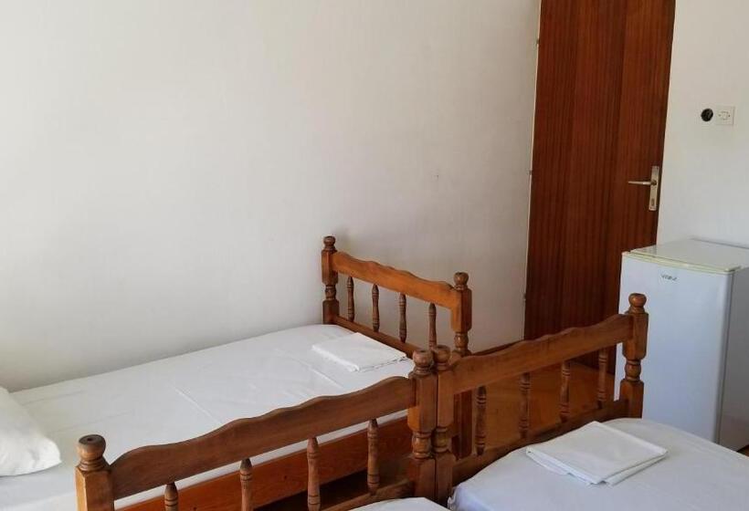 غرفة أساسية ثلاثية, Guesthouse Kodre