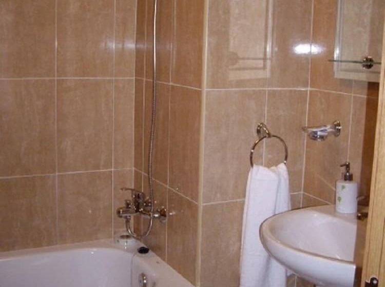 Номер Стандарт Трехместный, Hostal Catalina De Austria
