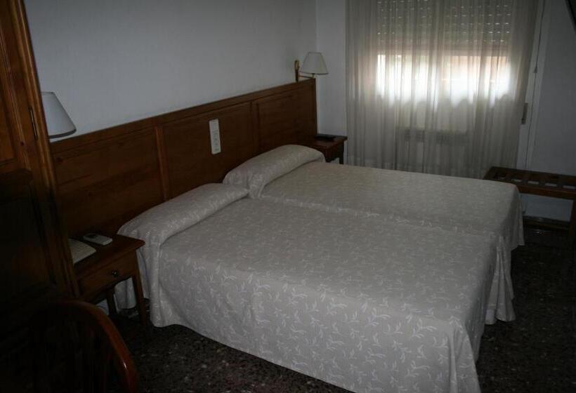 Номер Стандарт, Hostal Puente De Piedra