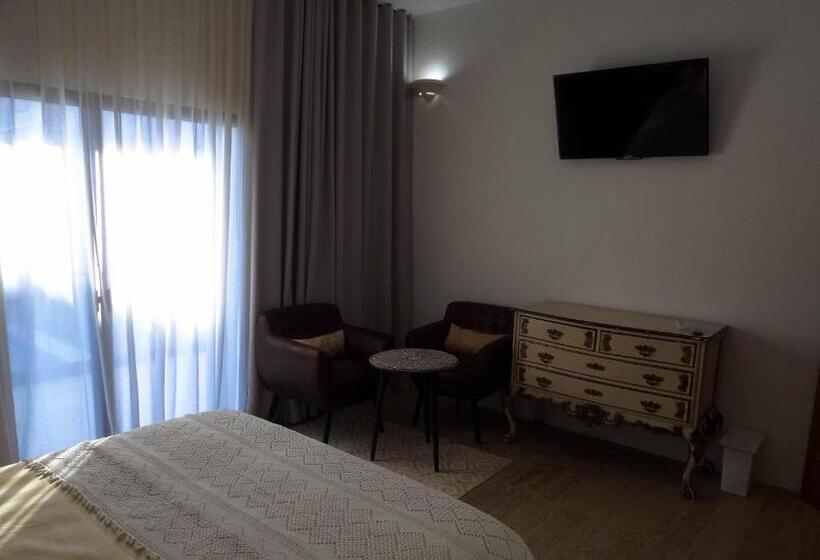 اتاق استاندارد با چشم‌انداز استخر, Dh Country House