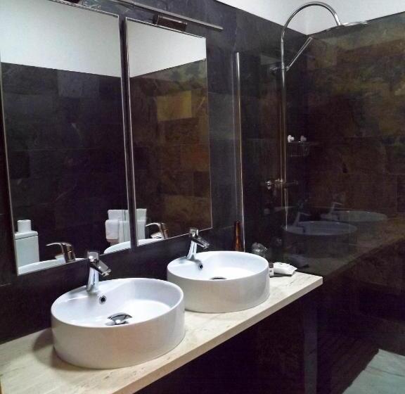 اتاق استاندارد با چشم‌انداز استخر, Dh Country House