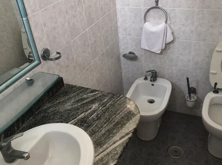 اتاق اکونومی, La Veranda