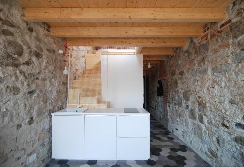 اتاق دوبلکس, La Casa Della Zia